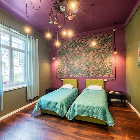 The Bar House بيت شباب