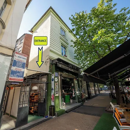 Хостел The Bar House *