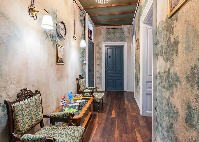 The Bar House Hostal *