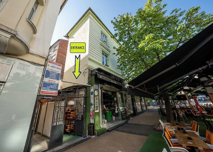 Hostal The Bar House *